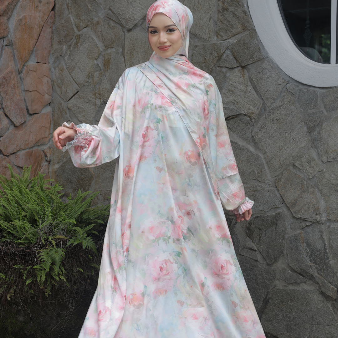 COUPLE SET: IESA KURTA TELUK BELANGA + AURA ABAYA (PRINTED) BY GOTHOBE | SARA