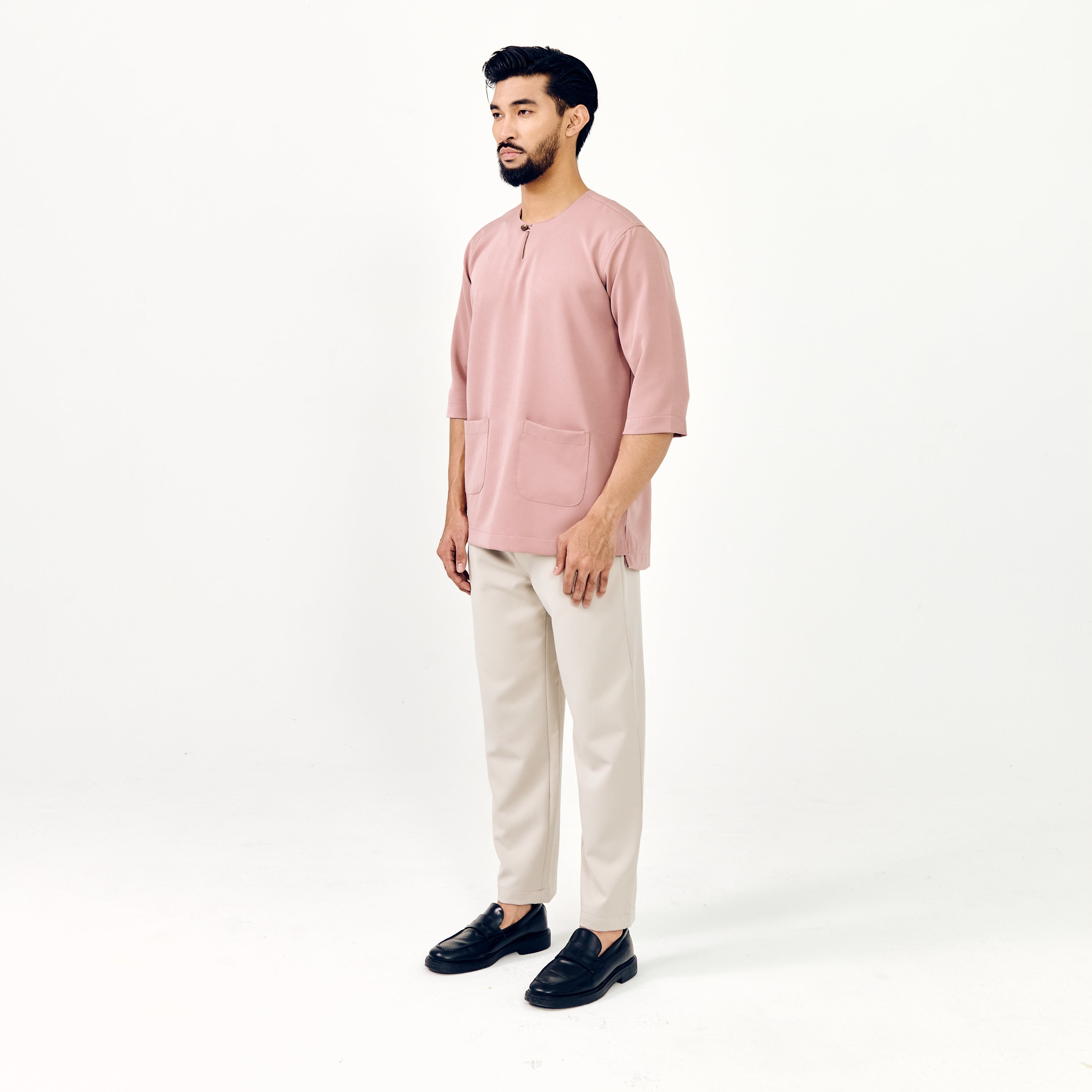 COUPLE SET: IESA KURTA TELUK BELANGA + AURA ABAYA (PRINTED) BY GOTHOBE | SARA